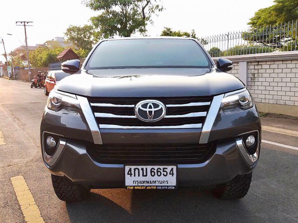 TOYOTA FORTUNER, 2.8V 2WD ปี 2015 โฉม ปี15-ปัจจุบัน ไม่เคยเฉี่ยวชน ไม่เคยทำสี